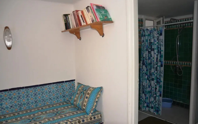 Partie de pittoresque maison en bord de mer