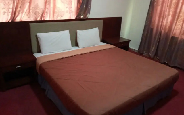 Seleen Hotel Suites