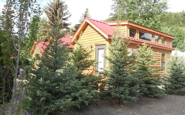 Snake River Cabin Village