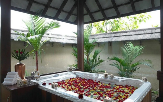 Radisson Plaza Resort & Spa