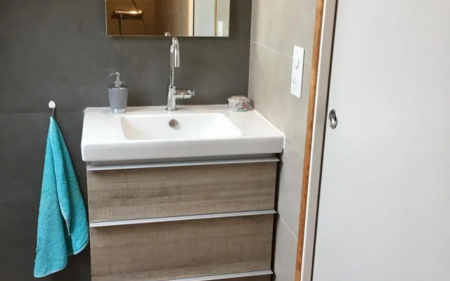 Appartement vue mer avec piscine intérieure