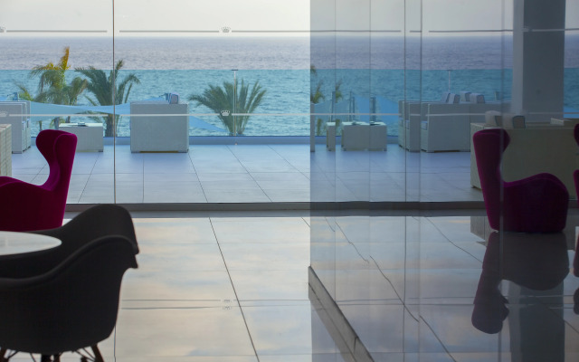 King Evelthon Beach Hotel & Resort