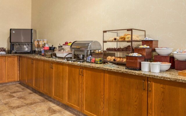 Comfort Inn & Suites Cuyahoga Falls - Akron