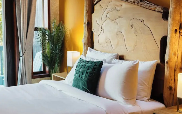 Secluded Oceanfront - Upstairs