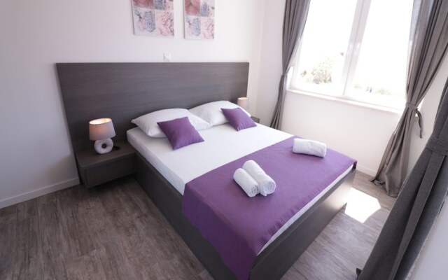 Apartments & Rooms Danivan Pool Villas B