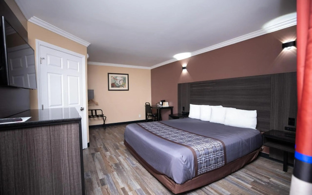 Rodeway Inn & Suites