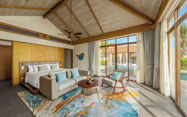 Luxe 5BR Villa: Beachfront Breakfast Pool