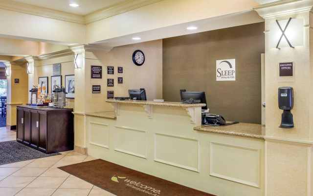 Sleep Inn & Suites Milwaukee Airport