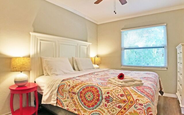 Siesta Heron Suites & Villas