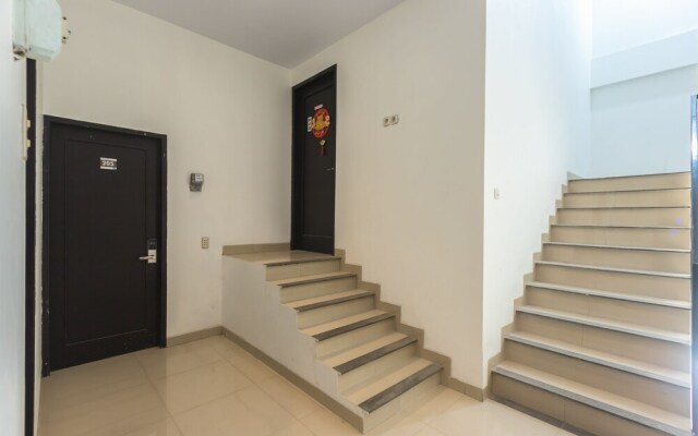 Puri Maju by OYO Rooms