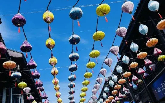 Yunyang Blue Sky Baiyun Business Hotel