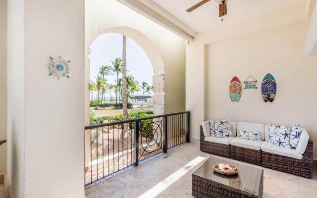 Beachfront w Direct Beach Access Private Jacuzzi