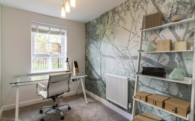 Spacious 4bed House in Derby with Garden