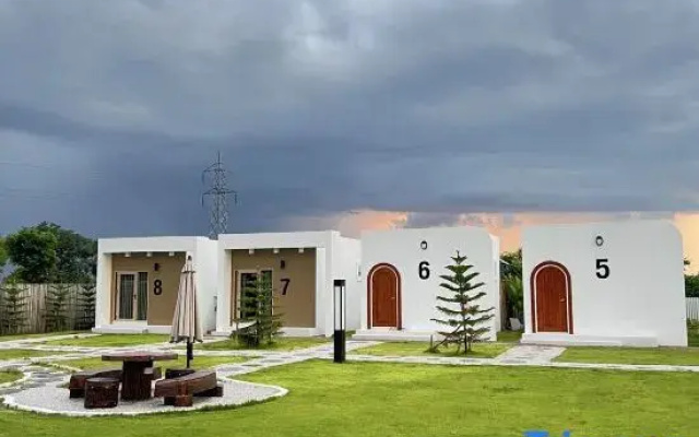 Green white Resort & Cafe