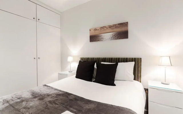 Trafalgar Square by Excel Apartments
