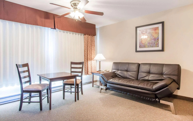 Clarion Inn Surfrider Resort
