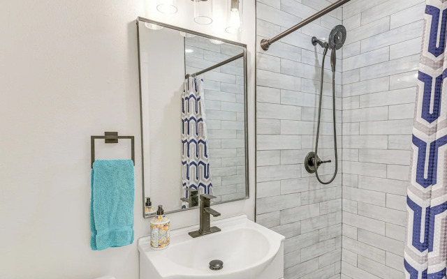Pet-friendly Galveston Retreat < 1 Mi to Beaches!