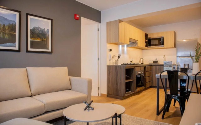 w Magnificent 2BR w/ Balcony in Miraflores