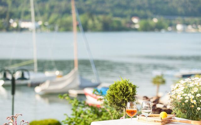 Tennis & Yacht Hotel