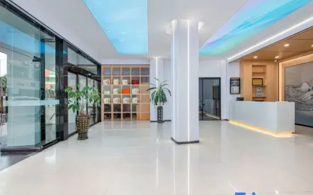 Longgang Hongmao Film Hotel