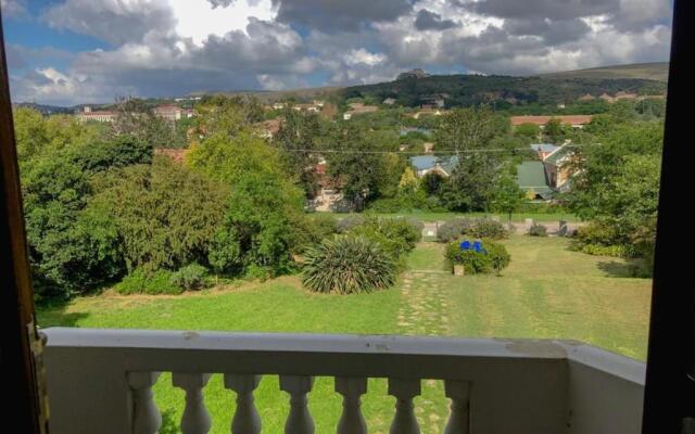 Secret Palace - Large 5 bedroom Family Home
