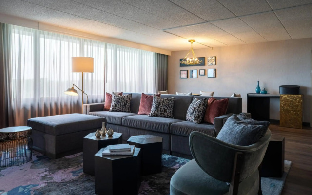 Renaissance Chicago North Shore Hotel