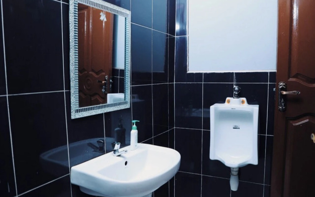 Buddiez Platinum Hotel
