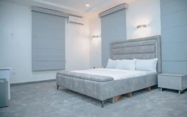 Sakasa Hotel and Suites