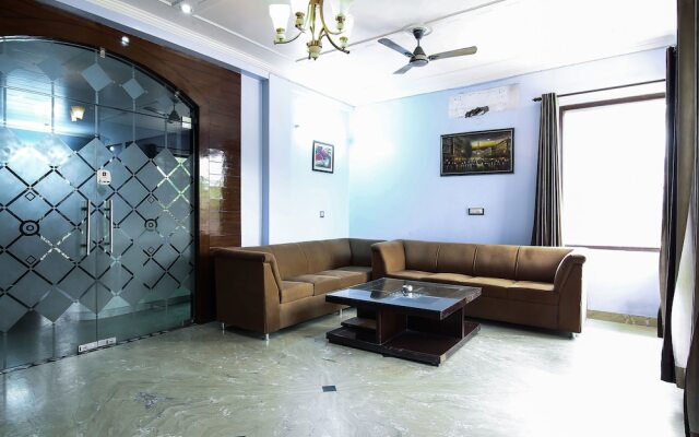 OYO 15184 Dev Palace