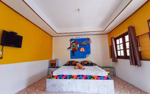 T and T House - Adults Only