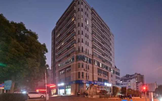 Yucai Business Hotel