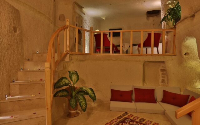 Abu Hayat Cave Suites