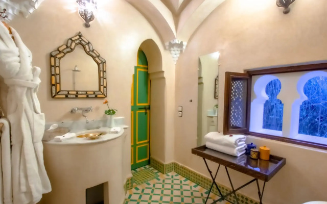 Riad Kaiss by Anika