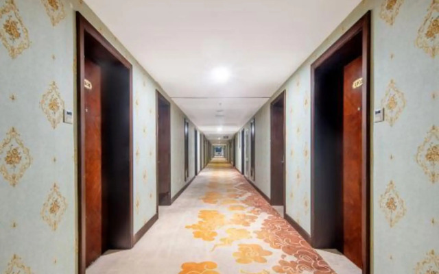 Mingzhao Hot Spring International Hotel