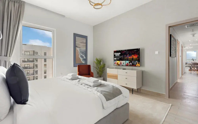 Luxe Ventures Waters Edge Haven