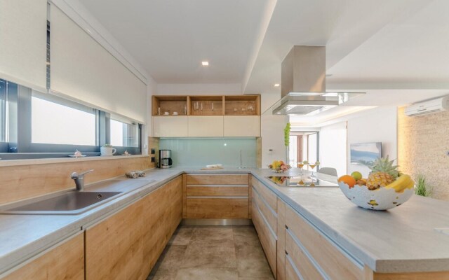 Nice Home in Pag with Hot Tub, WiFi & Sauna