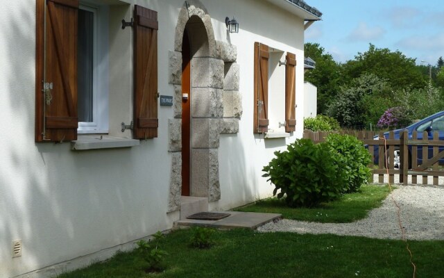 Classic Holiday Home in Riec-sur-bélon With Private Garden