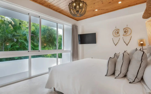 Modern Luxury 6 BR Tropical Retreat With Pool