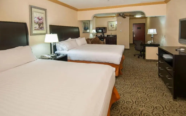 Holiday Inn Express and Suites Bakersfield Central by IHG