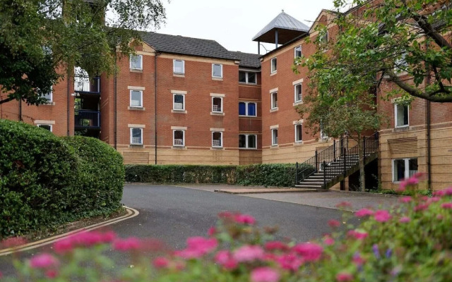 Queen's Hospital Close