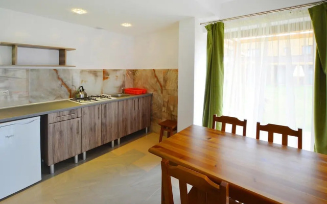 Spacious Holiday Home With Private Garden