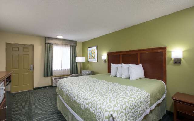 Days Inn & Suites by Wyndham Big Spring