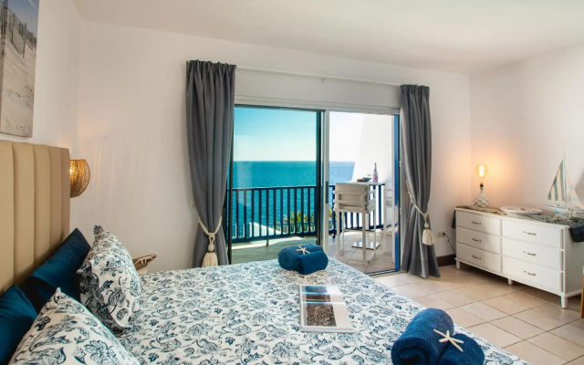 FRONTLINE VILLA 25, well-designed with a heated pool