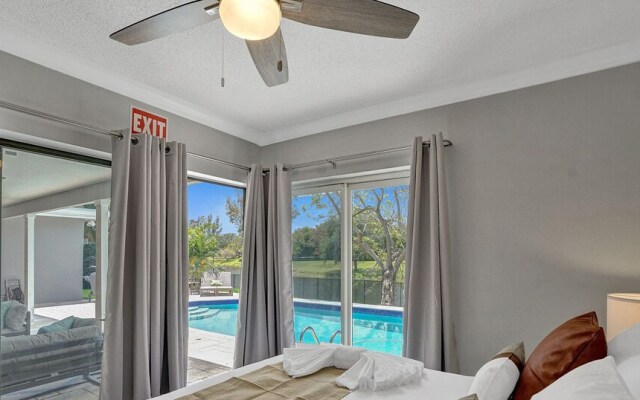 Family vacation 6 Br with Heated Pool