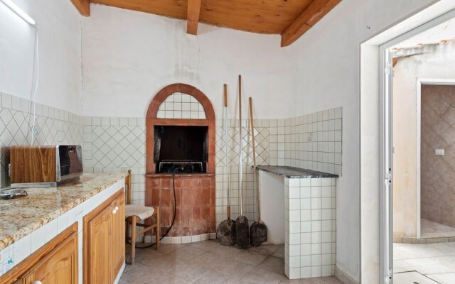 Decent Holiday Home in San Lorenzo with Garden