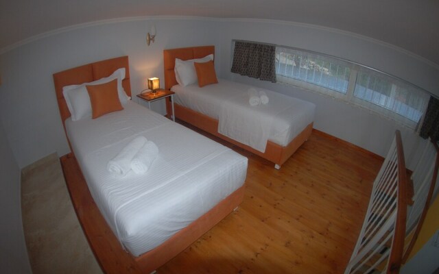 Crown Deluxe Apartments