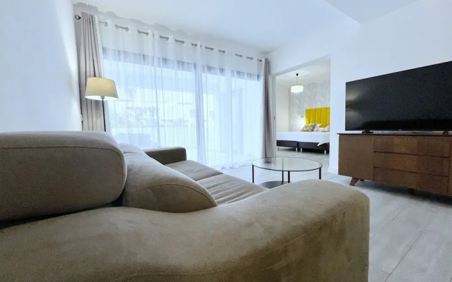 Superior Apartment Sleeps 2 With Pool