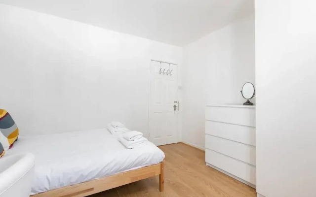 Modern Spacious Home In Well Connected Hammersmith