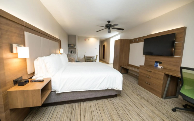 Holiday Inn Express Clinton by IHG