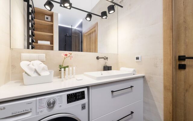 Bright Apartment Kraków by Renters